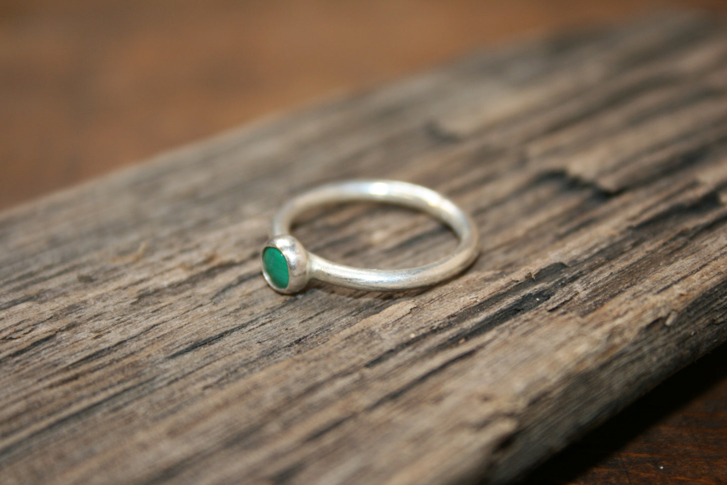 Sterling Silver Malachite Round Shank Ring
