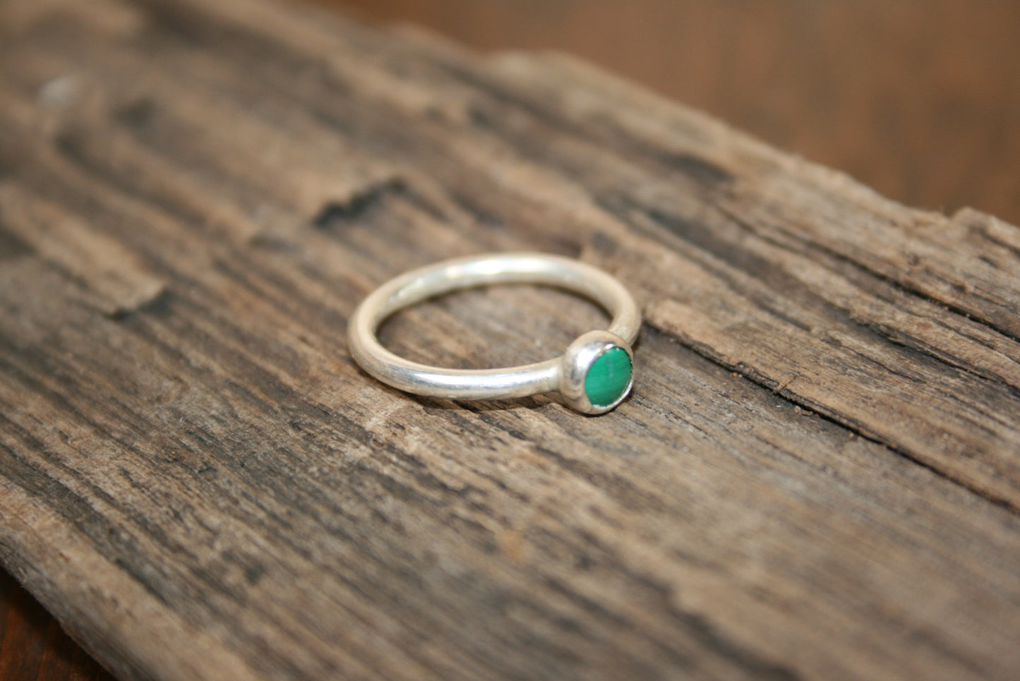 Sterling Silver Malachite Round Shank Ring