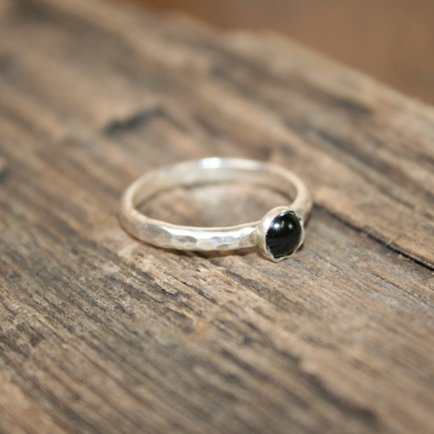 Sterling Silver Onyx Ring – Hammered Half Round, UK N