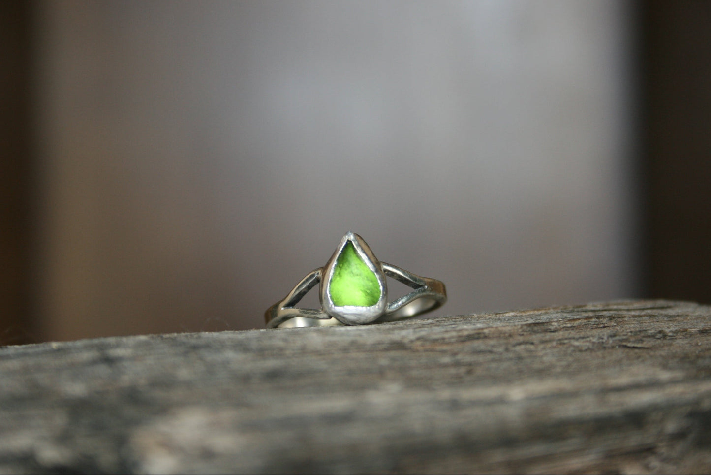 Green Sea Glass Split Shank Ring  –  UK L