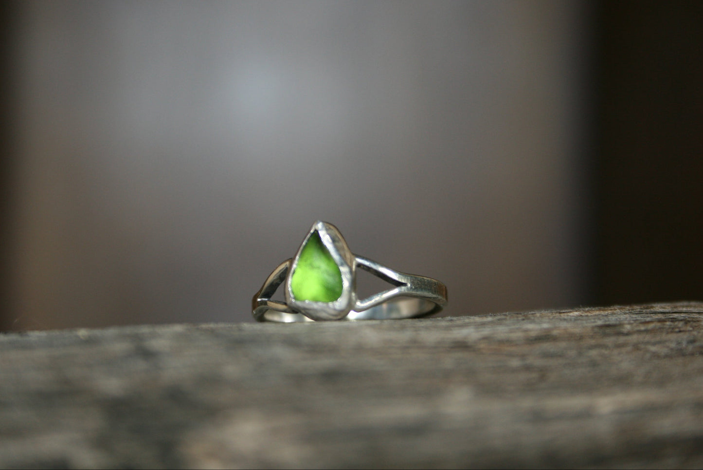 Green Sea Glass Split Shank Ring  –  UK L